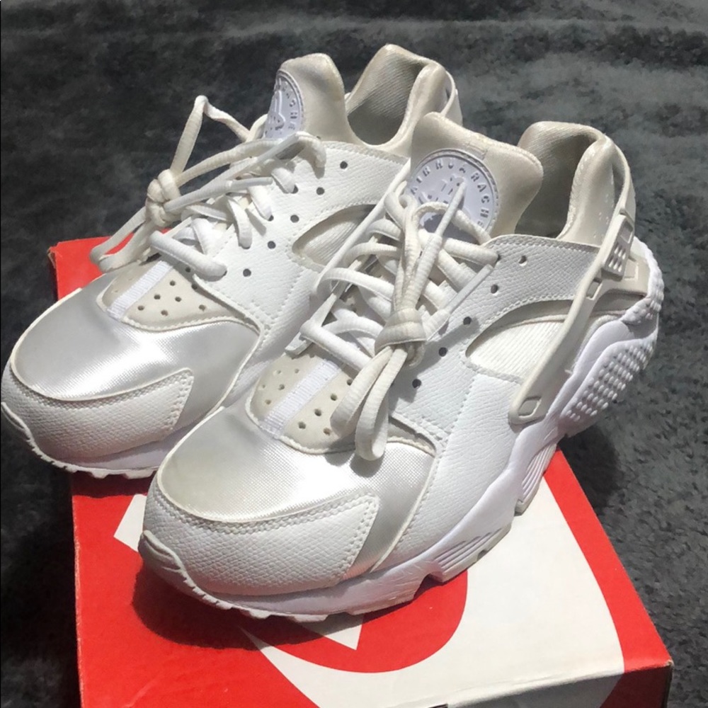White huraches nike
